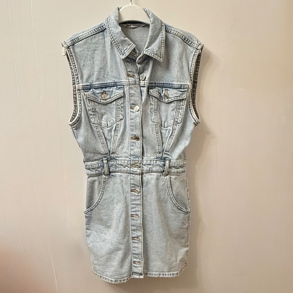 Women’s sleeveless open front denim dress. - Picture 1 of 2